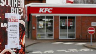 KFC cierra cientos de sus restaurantes en Reino Unido por escasez de pollo