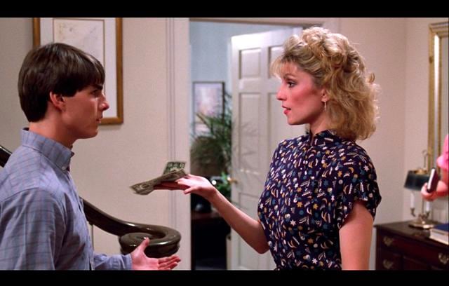 FOTO 16 | Negocios riesgosos (Risky Business)
En 1983, Tom Cruise se convirtió en un icono de la cultura pop después de deslizarse por el piso con un par de calcetines y una camisa de botones. Aunque se estaba divirtiendo cuando tenía la casa para él solo, las cosas se salen de control después de que estrella el Porsche de su papá.

¿Por qué verla? El personaje de Cruise, Joel, tiene que pensar rápidamente cómo juntar dinero para reparar el automóvil. A veces las mejores ideas llegan cuando estamos desesperados.