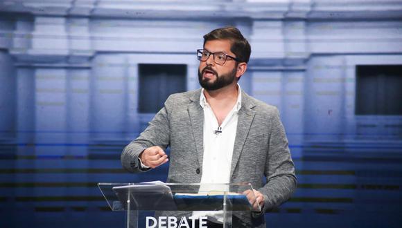 El candidato presidencial Gabriel Boric (Apruebo Dignidad) participa en un debate presidencial. (EFE).