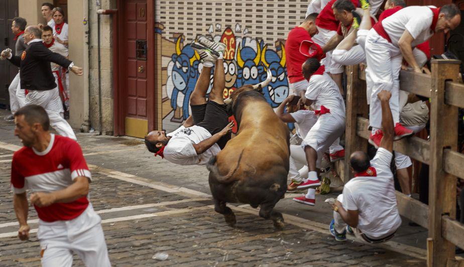 La fragilidad del negocio está en el carácter perecedero del toro bravo, que tiene un tope de seis años de edad para ser lidiado en la plaza, y de siete para un festejo de calle. (AP)