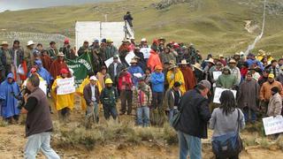 Levantan bloqueos en contra de minera Barrick tras diálogo en Trujillo