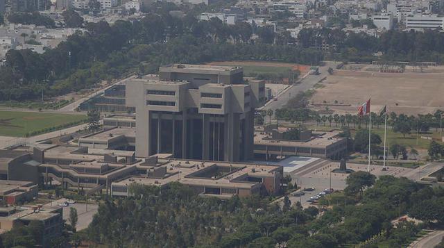 Lo curioso es que, según la investigación de la Fiscalía, el gobierno regional del Callao utilizó el saldo destinado a la construcción y mantenimiento del centro de convenciones, una suma que ascendía a S/ 830,000, para construir un spa. Este sauna especi