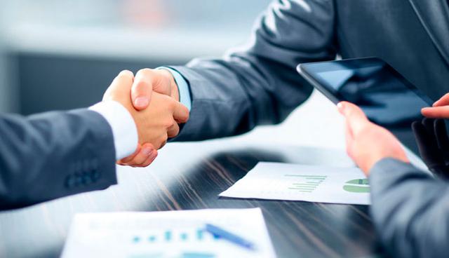 FOTO 10 | 10. ¿Realmente necesito un socio?
Si puedes hacer algo sin dar parte de tu negocio, siempre es mejor, dice Moore. Muchas personas se hacen a la idea de que necesitan trabajar con alguien, pero no siempre es lo ideal. A veces lo que necesitas es sólo a alguien que trabaje contigo. “Si no tienes dinero o se trata de una startup en la que no puedas obtener ganancias desde el principio, apostar por un socio puede ser la mejor opción. Pero si puedes pagarle a alguien para que haga un trabajo, es mejor idea que dar parte de tu compañía”. (Foto: iStock)