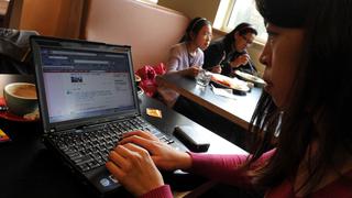 China prohíbe a sus influencers 31 conductas que considera “malos hábitos”