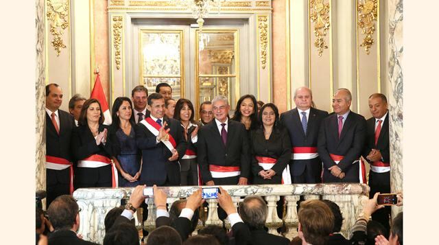 En el Gabinete Villanueva, Jaime Saavedra juramentó como nuevo titular de Educación. La oposición criticó la permanencia de algunos ministros cuestionados. (Foto: Sepres)