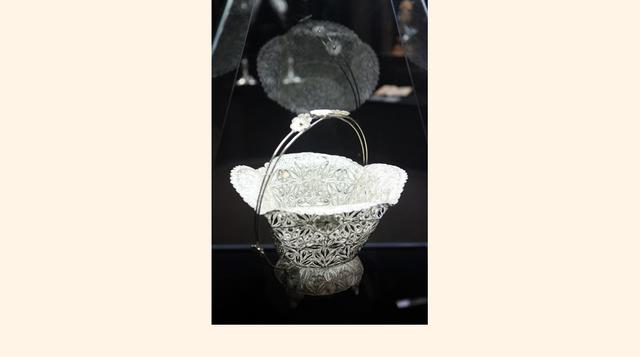 En la boutique se podrán adquirir desde bellos marcos de plata repujada, reproducciones de pinturas coloniales al óleo y tallas en piedra de huamanga y más. (Foto: Lucero Del Castillo)