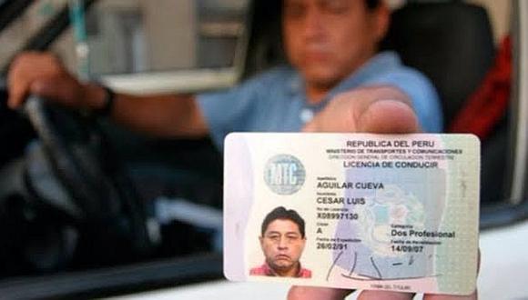 Manejar con licencia vencida ocasiona una multa hasta de S/2.580 y a la inhabilitación por un año. (Foto: Andina)