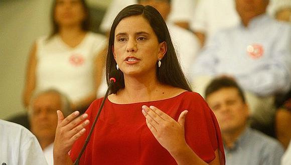 ​Veronika Mendoza: "El ministro en ningún momento ha dicho que va a anular la evaluación a los maestros”.