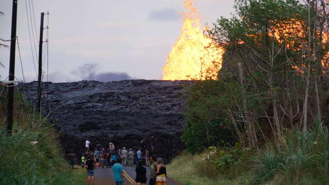 FOTO 9 | Mientras tanto, a la población local solo le queda esperar a que su venerado vecino se calme y vuelva a su estado de tranquilidad.