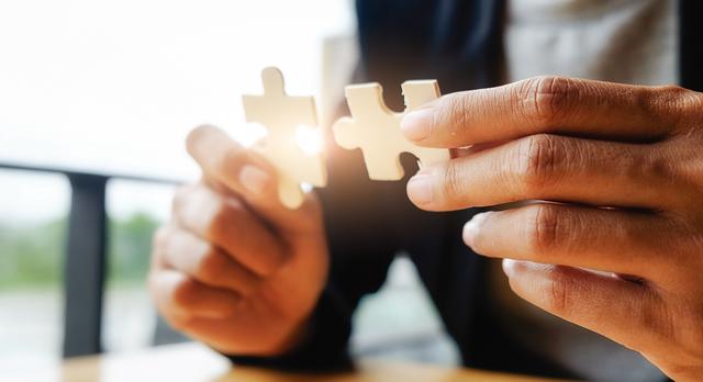 FOTO 5 | 5. No puedes ganar afuera (mercado) si estas perdiendo adentro (empresa)
Es imposible pensar en que podemos ganar un mercado si no existe un funcionamiento (adecuado) interno de tu empresa. Se debe actuar basados en una estrategia de adentro hacia afuera, debemos ser congruentes con la realidad de los procesos, políticas, modelos de negocio y productos. Lo más importante es que nuestra organización sepa que vamos navegando en la misma dirección, con los mismos objetivos y con una misma cultura empresarial, ya que de esta forma creamos valor para la propia empresa y para nuestro mercado.  (Foto: Freepik)