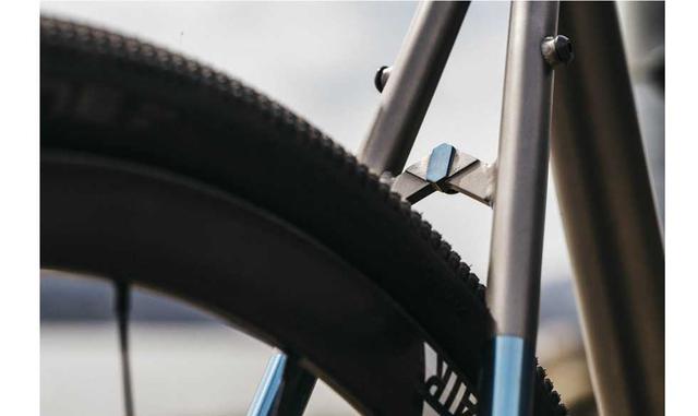 Esto permite al ciclista usar una menor presión para un mayor agarre en una variedad de condiciones de superficie. Los discos de freno montados en forma plana ofrecen mayor modulación y poder de detención que los frenos de llanta comunes. (Foto: Bloomberg