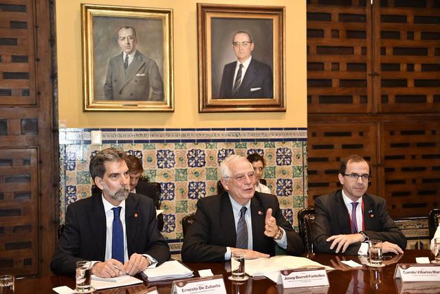 El canciller peruano Néstor Popolizio se reunió en su despacho con el ministro de Asuntos Exteriores, Unión Europea y Cooperación de España, Josep Borrell. (Foto: Twitter @CancilleriaPeru)