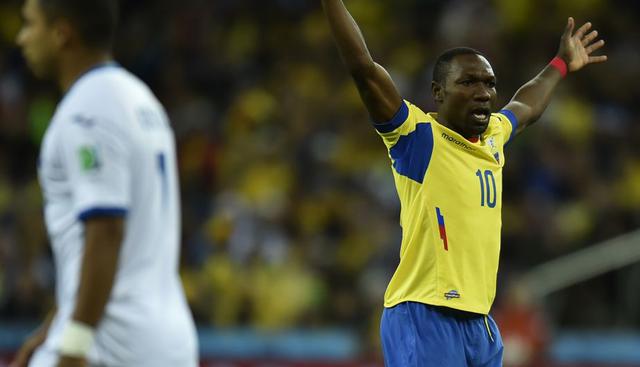 Walter Ayoví |Al medio de la defensa estaría el experimentado y aguerrido, Walter Ayoví.  Con dos mundiales encima (Alemania 2006 y Brasil 2014), este jugador aún vale más de un millón de dólares. (AFP)
