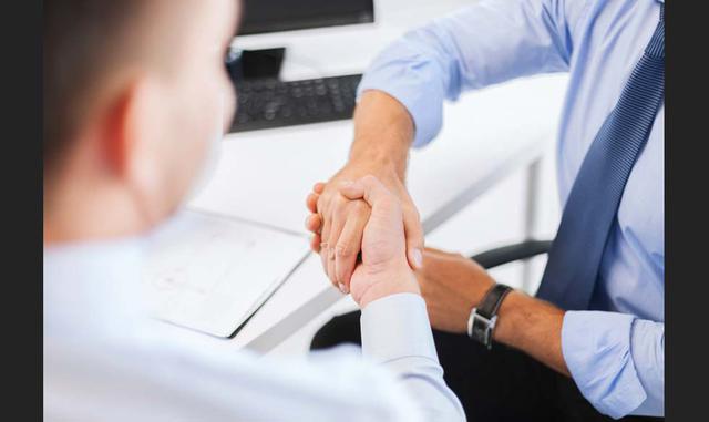 FOTO 2 | Pregunta en la entrevista laboral: ¿Por qué no debería contratarlo a Ud. para la cubrir la posición? Respuesta: Si la posición no requiere a un profesional ambicioso, yo no debería ser seleccionado.