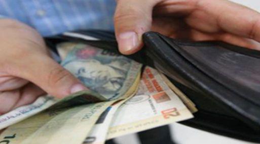 11 de mayo del 2015.- El 52% de los peruanos cree que sus ingresos en el 2015 serán iguales que los del año pasado, aunque el 46% dice que no tiene ahorros para subsistir dos meses si perdiera su empleo.