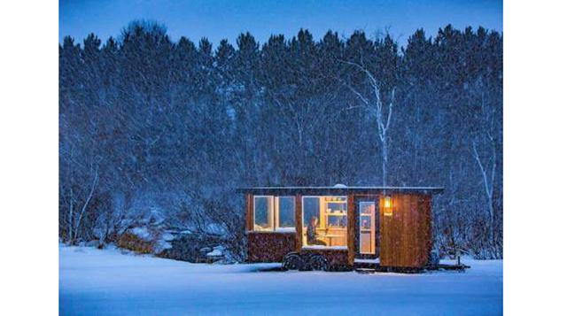 ESCAPE TRAVELER VISTA HOME. Mide 25 pies x 8.5 pies (7.6mx 2.6m) y el interior es tan acogedor como su exterior.