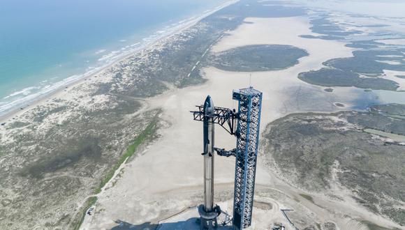 El gigantesco cohete despegó con éxito a las 8H33 hora local (13H33 GMT) desde Starbase, la base espacial de SpaceX en Boca Chica, Texas. (Foto: EFE/SpaceX )
