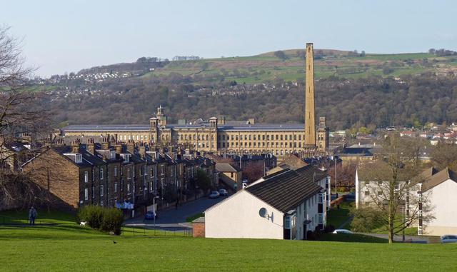 9. La villa de Saltaire. El molino es quizá el edificio industrial de mayor relevancia. Ubicado junto a una pequeña presa, generaba energía para abastecer la pequeña industria textil asentada en la zona.
