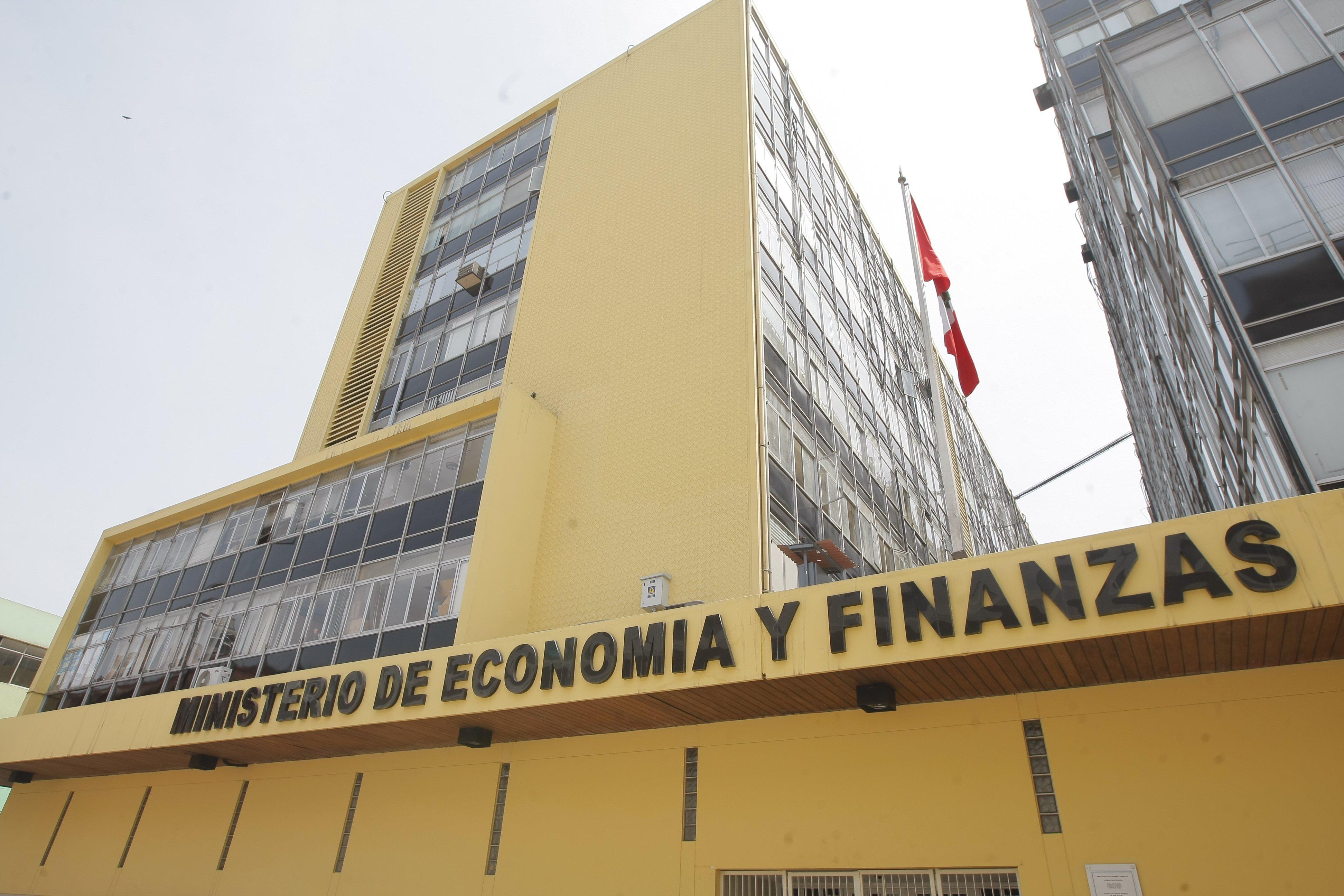 Los gobiernos locales deberán cumplir con presentas las solicitudes mediante oficio suscrito por el alcalde, dirigido al Ministerio de Economía y Finanzas. (Foto: GEC)