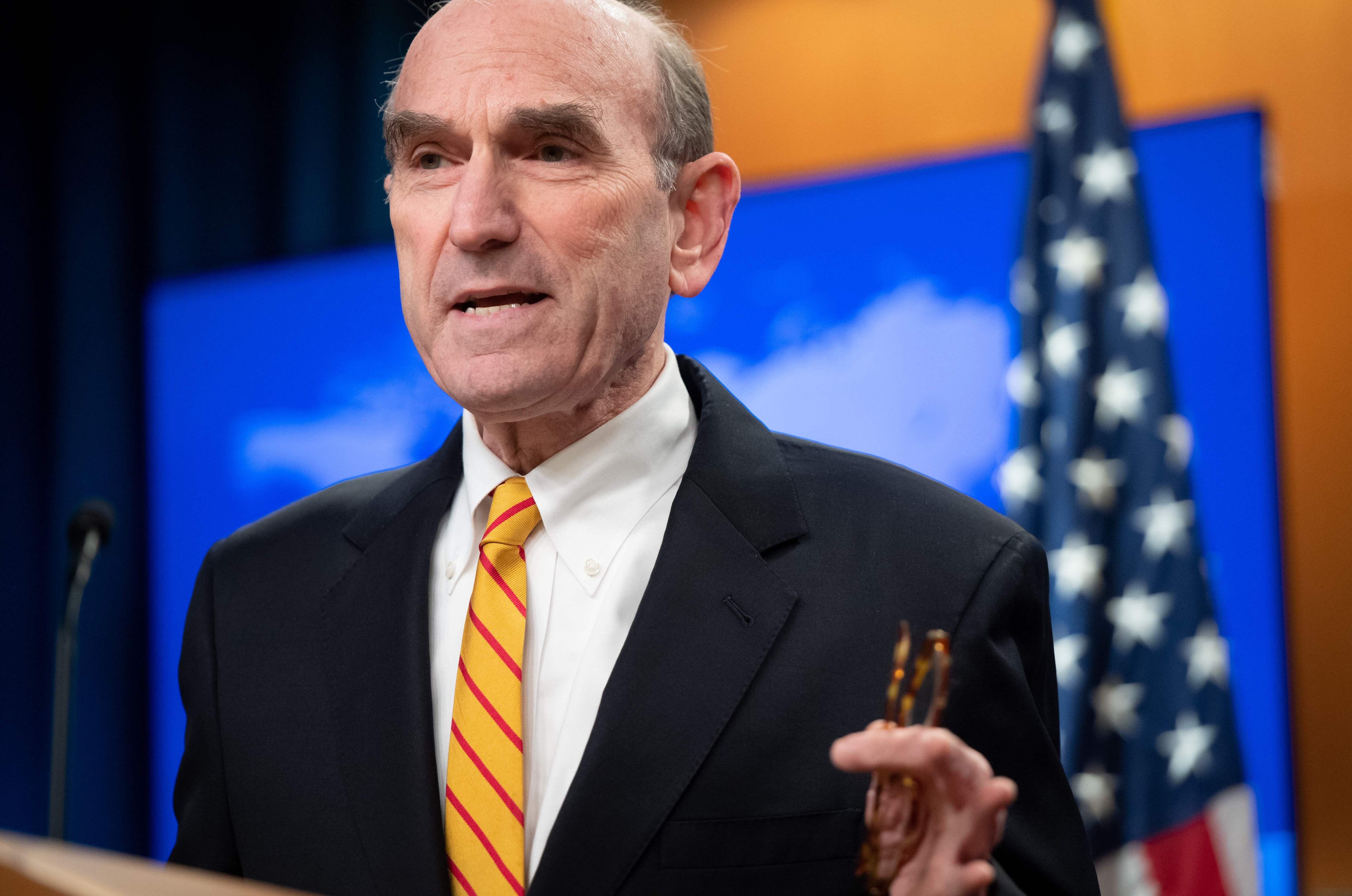 Elliott Abrams aseguró que mantiene frecuentes conversaciones con Juan Guaidó. (Foto: AFP)