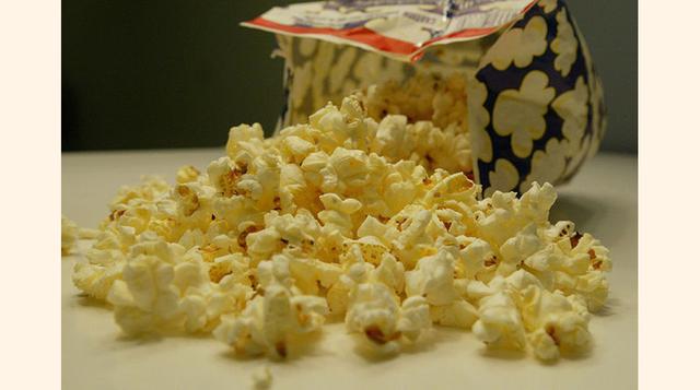 Microondas. Percy Spencer, ingeniero de Raytheon Corporation.  En 1946 Spencer conducía una investigación relacionada con el radar con un tubo vacío y se dio cuenta de que un caramelo en su bolsillo se había derretido. Cogió algunas palomitas sin hacer y 