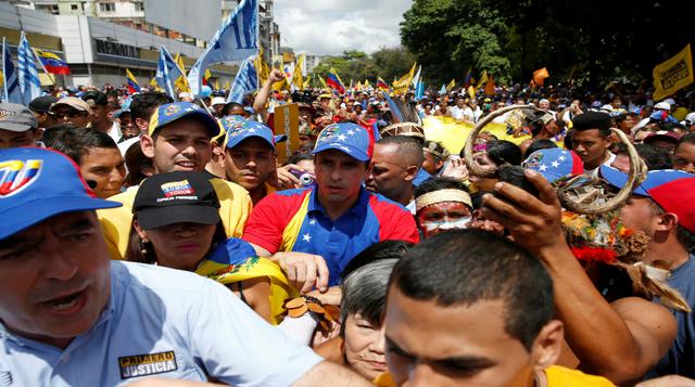 La alianza opositora apuesta a realizar este año el referendo, pero el cronograma que planteó el Consejo Nacional Electoral ha generado dudas de que pueda darse antes del 10 de enero de 2017, cuando se completará más de la mitad del mandato de Maduro.