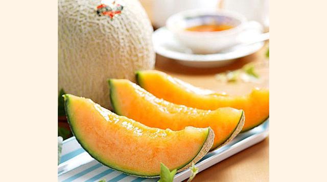 Melón Yubari King (US$ 138 o más) Se cultiva en la pequeña ciudad de Yubari, una isla japonesa del norte de Hokkaido. Es una variedad muy fina y apreciada, cuyos primeros ejemplares cada año se venden en una subasta pública, con precios realmente altos qu
