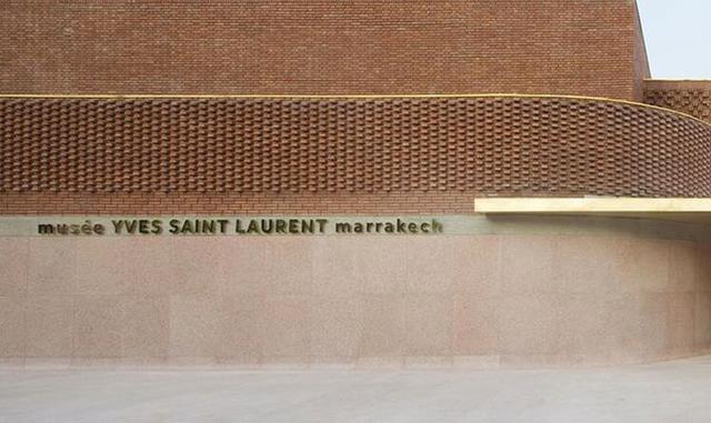 En octubre del 2017, se inaugurarán dos museos dedicados a la obra de Yves Saint Laurent. El primero funcionará en la histórica casa de alta costura de la 5 Avenue Marceau, un hôtel particulier del Segundo Imperio donde el diseñador francés trabajó durant
