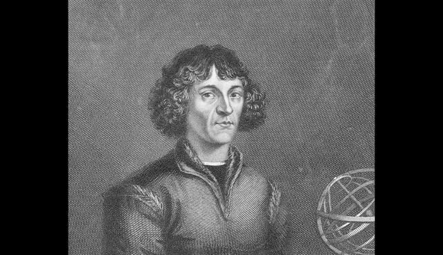 FOTO 9 | “Hay charlatanes, totalmente ignorantes de las matemáticas, que se atreven a condenar mi hipótesis sobre la autoridad de alguna parte de la Biblia retorcida para adaptarse a su propósito. No los valoro y desprecio su juicio infundado”
Nicolás Copérnico (1473 – 1543) fue un matemático y astrónomo polaco del Renacimiento conocido por proponer que el Sol era el centro del universo. Esta cita muestra su firma convicción y nos recuerda que la religión y la ciencia siempre han vivido en paralelo.
