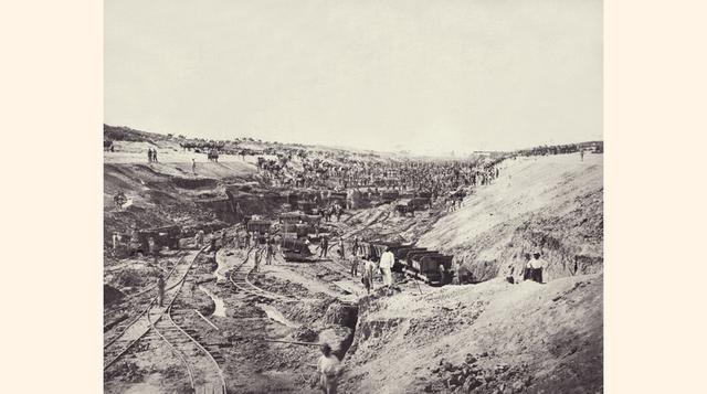 Su construcción hizo posible permitir un tránsito marítimo directo entre Europa y Asia, eliminando la necesidad de rodear toda África como venía siendo habitual hasta entonces, lo que impulsó un gran crecimiento en el comercio entre los dos continentes.