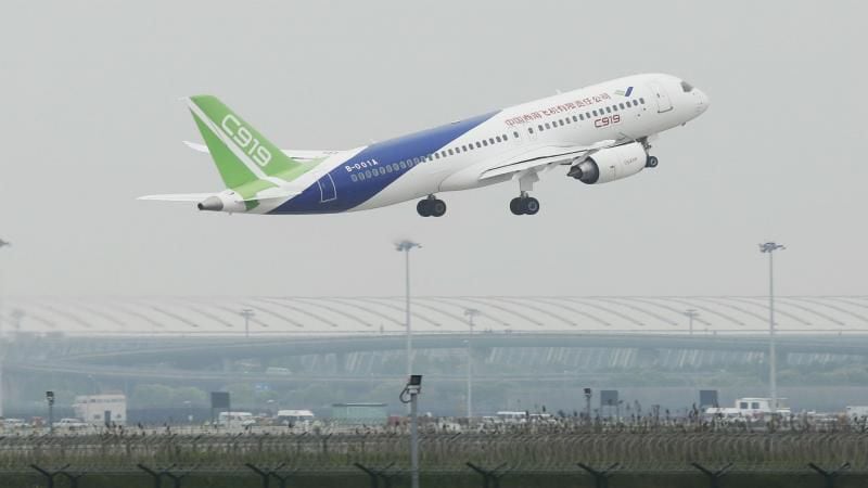 First Chinese-produced passenger plane made its maiden flight
