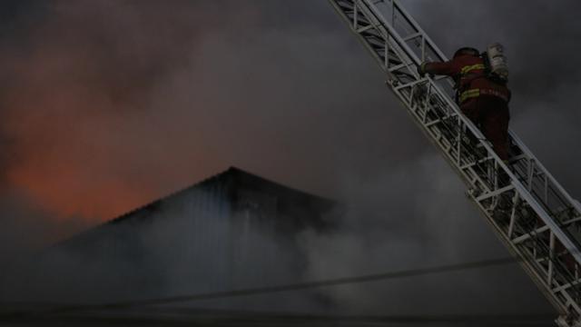 La congresista Indira Huilca, además, añadió preguntas sobre el incendio a la agenda de la citación del alcalde Luis Castañeda. (Foto: USI).
