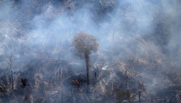 Foto de archivo. Una vista aérea muestra una extensión de selva amazónica ardiendo mientras es despejada por agricultores en Itaituba, Pará, Brasil, 26 de septiembre, 2019. REUTERS/Ricardo Morae