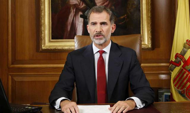 FOTO 6 | Felipe de Borbón parecía consciente del bajón de popularidad de su padre, que durante décadas gozó de una estima y un aprecio generalizados que empezó a disolverse en los últimos años por casos como el de su accidente mientras cazaba en Botswana en plena crisis económica española, lo que le obligó a pedir disculpas públicamente. También afectaron los problemas judiciales de su hermana Cristina y su cuñado, Iñaki Urdangarin, en relación con una empresa que poseían a medidas.