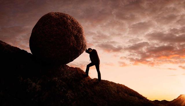 FOTO 2 | 2. ¿Cuál es tu relación con el esfuerzo?
Tengo una relación de amor odio con el concepto de ambición. Creo que muchos de nosotros nos esforzamos demasiado. Independientemente de eso, creo que seríamos más felices si hiciéramos menos cosas y nos enfocáramos en algún área de nuestro interés de una manera más alineada. Greg McKeown dice en su essentialism, "no se trata de hacer más cosas en menos tiempo. No se trata de hacer menos, se trata de hacer lo correcto".

Greg llama esencialismo a "la búsqueda disciplinada de hacer menos pero bien".