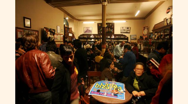 Pero la capital peruana es también una ciudad sofisticada que presume de una cultura milenaria. Solo hay que ir a sus museos, donde exhiben una cerámica sublime, visitar los bares más clásicos del centro, como el Cordano o sus galerías más vanguardia. Per