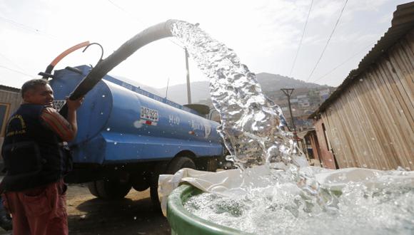 Sedapal asegura que los 100 camiones cisterna que desplegarán durante el corte masivo de agua potable en 22 distritos de Lima sí podrán dotar de este recurso a los vecinos de las zonas más afectadas con esta medida. (Foto: Reuters)