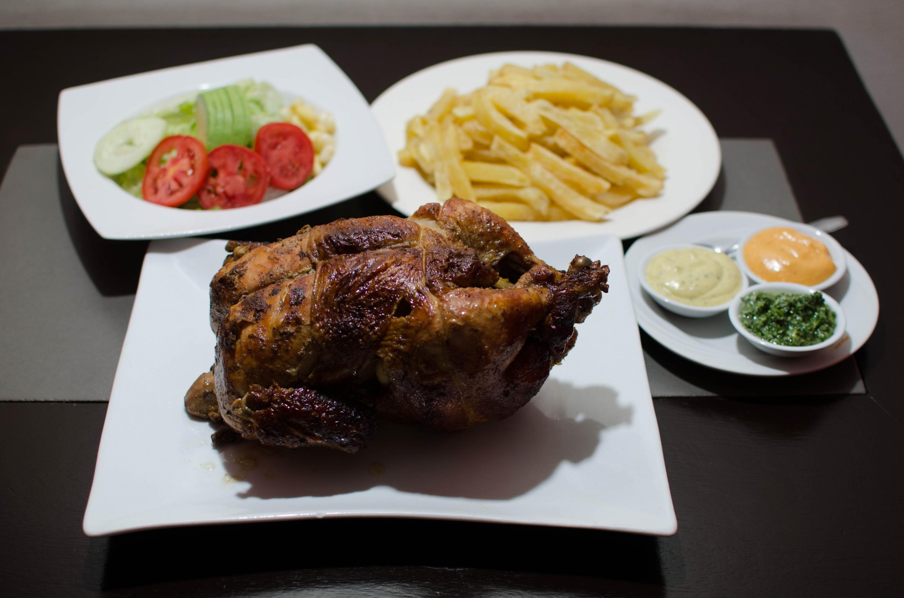 Usualmente los domingos se consumen 750,000 pollos, y en fechas especiales este número aumenta un 25%. (Foto: GEC)
