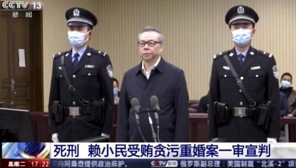 En esta imagen tomada del 5 de enero de 2021, Lai Xiaomin asiste a la corte del Segundo Tribunal Popular Intermedio de Tianjin en China. (CCTV/AP Video).