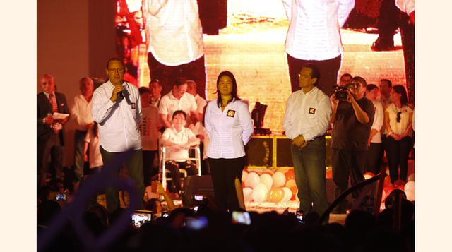 Keiko Fujimori es la candidata a la Presidencia por Fuerza Popular y José Chlimper y Vladimiro Huaroc a las vicepresidencias.