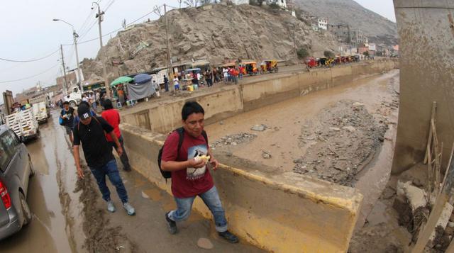 Desborde del río Huaycoloro ocasionó la inundación de la autopista Ramiro Prialé. (Foto: Andina)