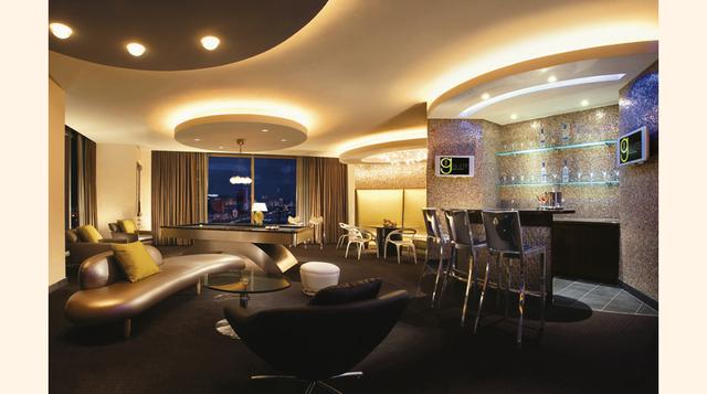 La Sky Villa Palms Casino Resort (Las Vegas) tiene 33,000 m2. Uno de sus atractivos es su piscina con paredes de cristal que ofrece una vista panorámica de Las Vegas. Una noche de lujo está garantizada a US$ 40.000. (Foto: Luxuo)