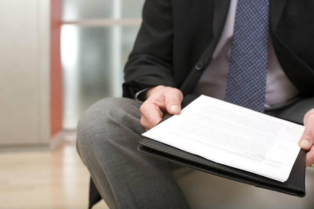 FOTO 4 | Información personal en una hoja y la experiencia laboral en otra. El CV debe ser cómodo y sencillo de leer para que el reclutador tenga la información crucial sin hacer mucho esfuerzo.  (Foto Getty Images)