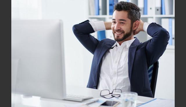 FOTO 7 | 7. Recibe las gratificaciones tardías
Instintivamente queremos evitar el dolor y buscar el placer, pero para tener éxito, crear riqueza y ser felices necesitamos aceptar la incomodidad a corto plazo para trabajar en nuestros objetivos a largo plazo. Debemos entrenarnos a nosotros mismos para recibir las gratificaciones tardías para lograr las cosas que realmente queremos en la vida.

Todos los objetivos importantes en la vida como ahorrar dinero, crear relaciones, construir una carrera y mantener nuestra salud requieren una gratificación tardía. Aprende a ver el cuadro completo antes de hacer algo de lo que después puedas arrepentirte. (Foto: Thinkstock)