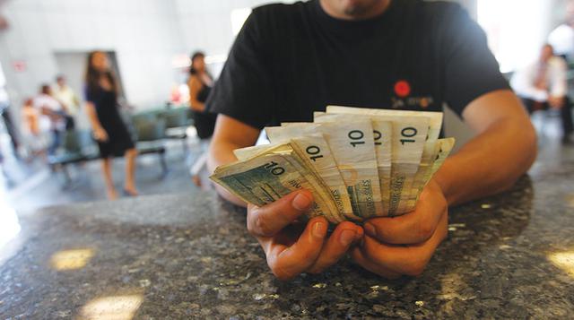 2.- La participación de utilidades, gratificaciones o bonificaciones extraordinarias se agregan en el mes de pago y el impuesto ya no se prorratea en los meses siguientes (DS. 136-2011-EF).