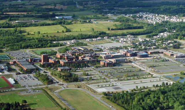 Rochester Institute of Technology. Ubicación: Rochester, Nueva York