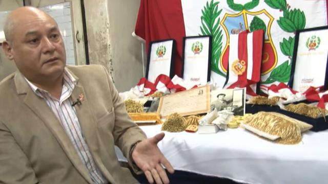 La banda presidencial ha sido fabricada los últimos 80 años por la familia de Daniel Gutiérrez, según informó Andina. Este sigue el negocio de su abuelo. (Foto: Captura de pantalla de Agencia Andina)