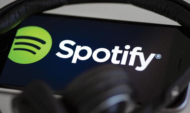 FOTO 6 | 2011: Spotify firma sus primeros acuerdos de licencia con grandes discográficas para Estados Unidos, las que anteriormente restringían los contratos a experimentos en mercados fuera de ese país.