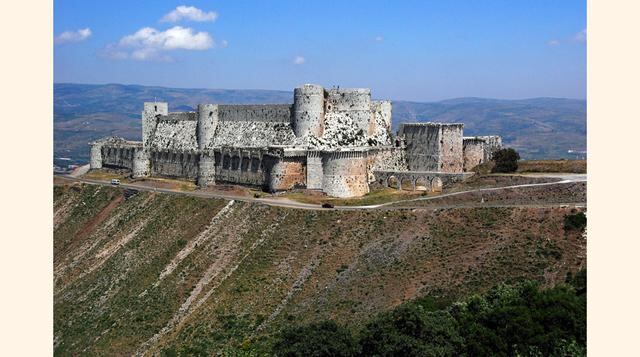 Crac des Chevaliers, Siria. Castillo de caballeros de las cruzadas en el siglo XI. Fue declarado Patrimonio Mundial en el 2006. En la actualidad los rebeldes asumieron posiciones dentro del castillo, el cual ha sufrido fuertes daños a causa de ataques aér