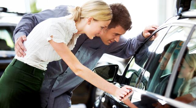 El coeficiente de dolarización del crédito vehicular se mantuvo en 14.7% en agosto.